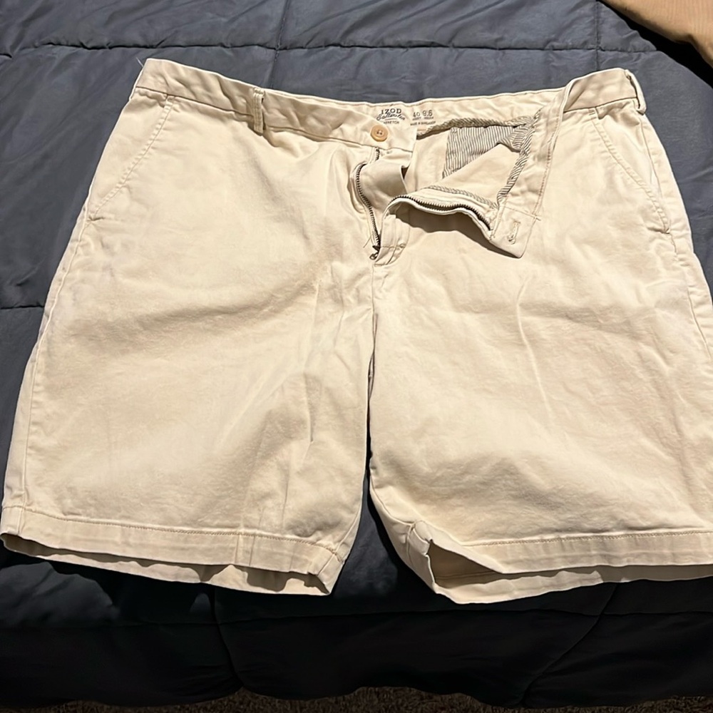 EUC - Izod Saltwater short 9.5” inseam, size 40